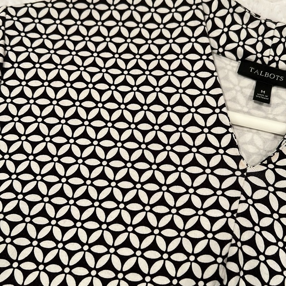 Women’s top from Talbots in like new condition - Picture 4 of 4